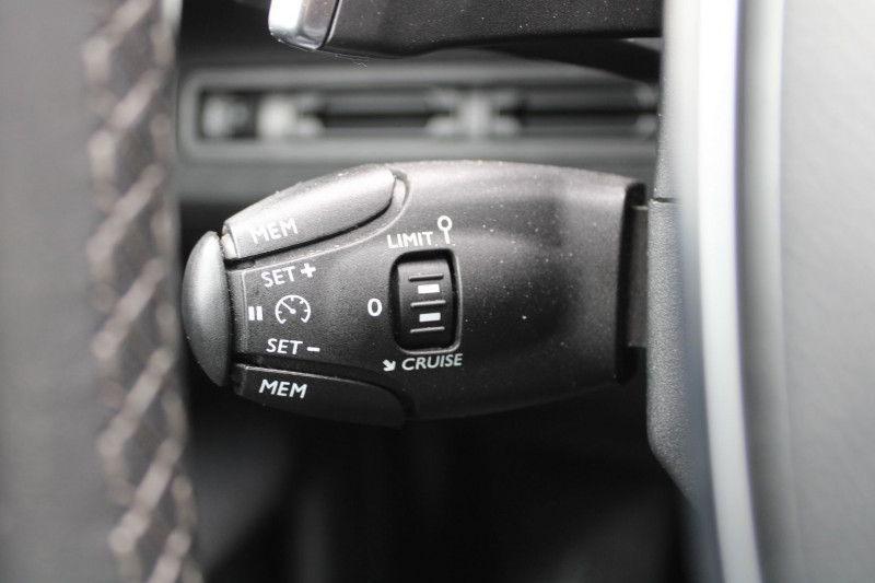 Photo 11 de l'offre de PEUGEOT 3008 III BLUE HDI 130 CV BUSINESS GPS 3D I-COKPIT JA 17 RADAR BLUETOOTH BOITE AUTO EAT-8 à 16800€ chez Bougel transactions
