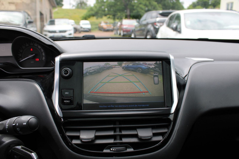 Photo 15 de l'offre de PEUGEOT 208 II ACTIVE 82 CV ESSENCE GPS MIROR LINK CAMÃRA CLIM TOIT PANO USB JA 16 RÃGULATEUR à 8500€ chez Bougel transactions