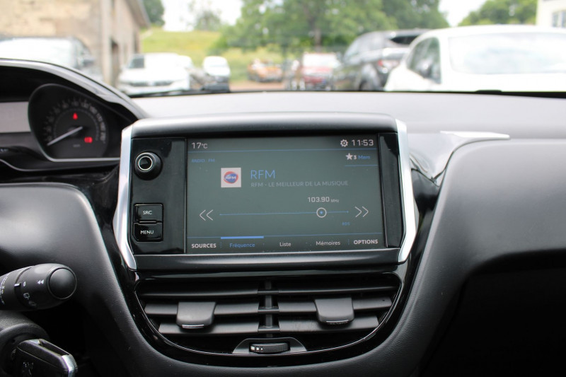 Photo 14 de l'offre de PEUGEOT 208 II ACTIVE 82 CV ESSENCE GPS MIROR LINK CAMÃRA CLIM TOIT PANO USB JA 16 RÃGULATEUR à 8500€ chez Bougel transactions