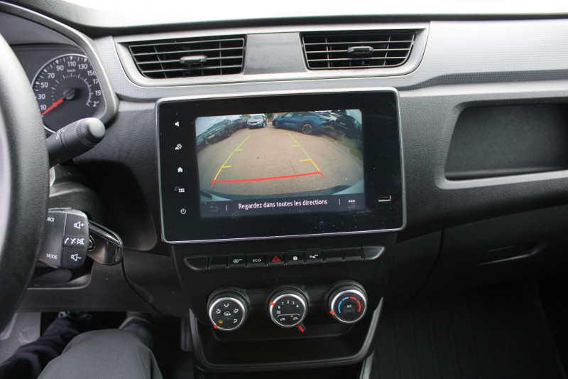 Photo 9 de l'offre de RENAULT EXPRESS VAN 1L5 BLUE DCI CONFORT CLIM GPS CARPLAY CAMÃRA USB RABILLAGE BOIS à 14490€ chez Bougel transactions