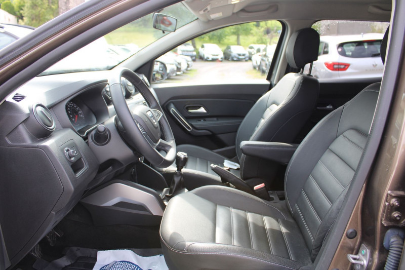 Photo 10 de l'offre de DACIA DUSTER III PRESTIGE TCE 130 CV "4X4" GPS 3D CAMÃRA USB JA 17 ATTELAGE BLUETOOTH RÃGULATEUR à 20900€ chez Bougel transactions