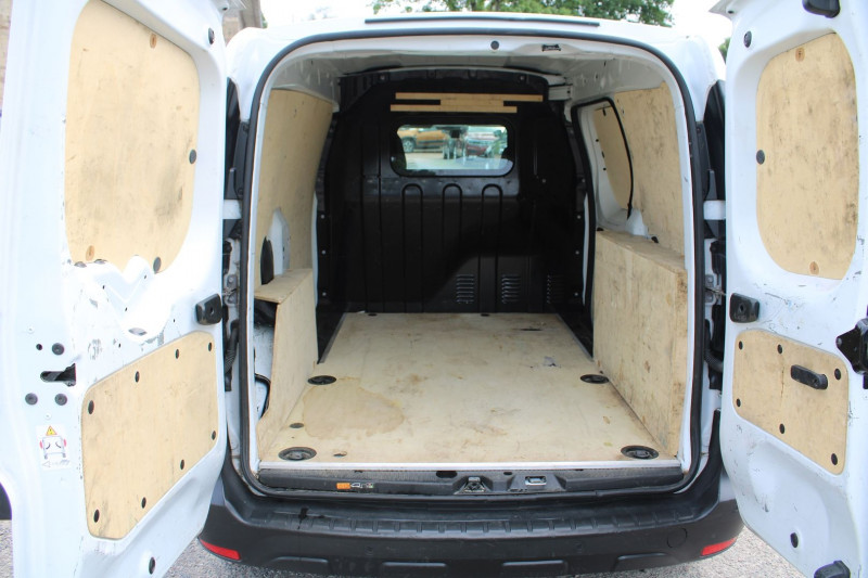 Photo 6 de l'offre de RENAULT EXPRESS VAN 1L5 BLUE DCI CONFORT CLIM GPS CARPLAY CAMÃRA USB RABILLAGE BOIS à 14490€ chez Bougel transactions