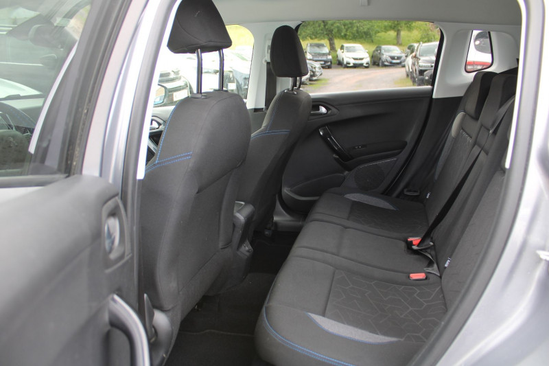 Photo 9 de l'offre de PEUGEOT 2008 II BLUE HDI 100 CV SIGNATURE GPS 3D CAMÃRA USB BLUETOOTH RÃGULATEUR ROUE DE SECOURS à 10990€ chez Bougel transactions