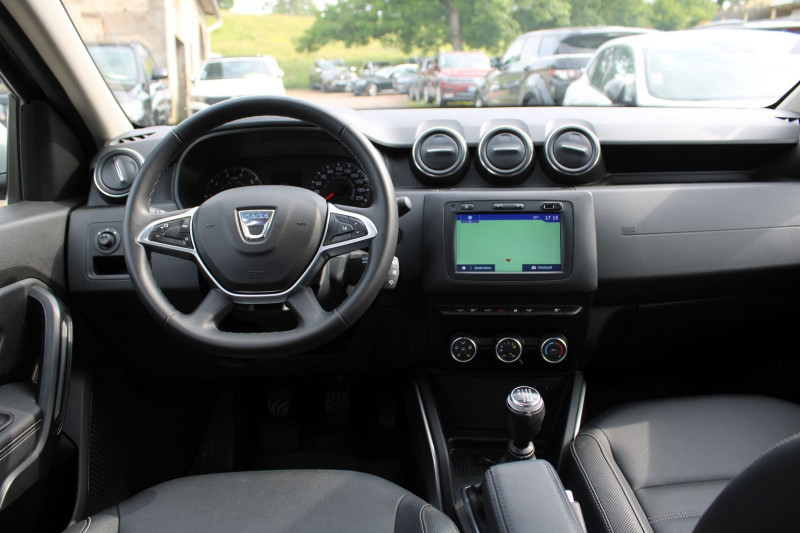 Photo 12 de l'offre de DACIA DUSTER III PRESTIGE TCE 130 CV "4X4" GPS 3D CAMÃRA USB JA 17 ATTELAGE BLUETOOTH RÃGULATEUR à 20900€ chez Bougel transactions