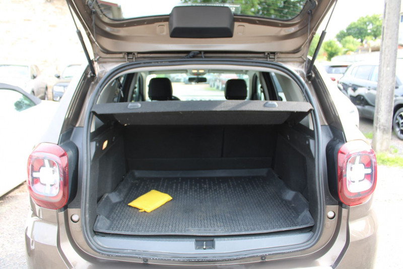 Photo 6 de l'offre de DACIA DUSTER III PRESTIGE TCE 130 CV "4X4" GPS 3D CAMÃRA USB JA 17 ATTELAGE BLUETOOTH RÃGULATEUR à 20900€ chez Bougel transactions