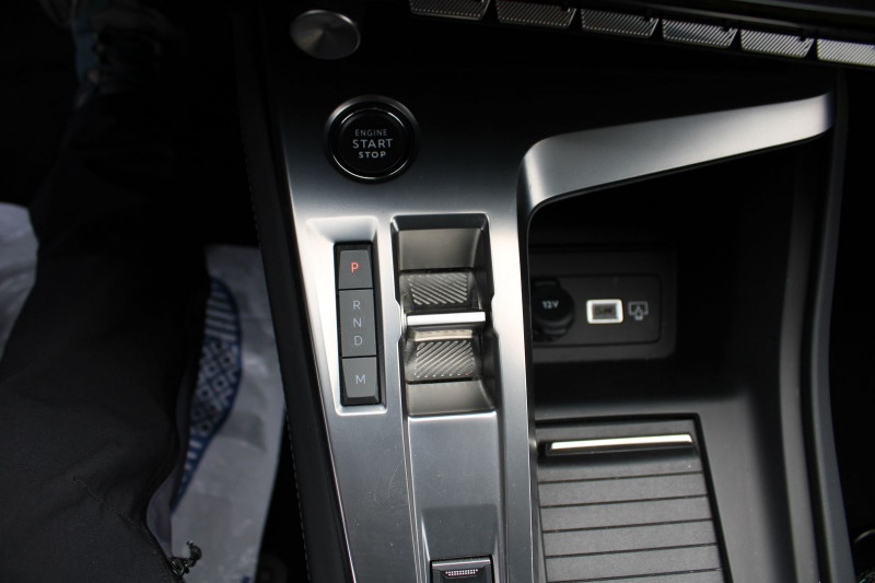 Photo 15 de l'offre de PEUGEOT 308 SW PHASE 4 ALLURE+ EAT8 BOITE AUTO PALETTE 1L5 BLUEHDI 130 CAMÃRA GRAND GPS 3D  FULL LEDS à 21900€ chez Bougel transactions