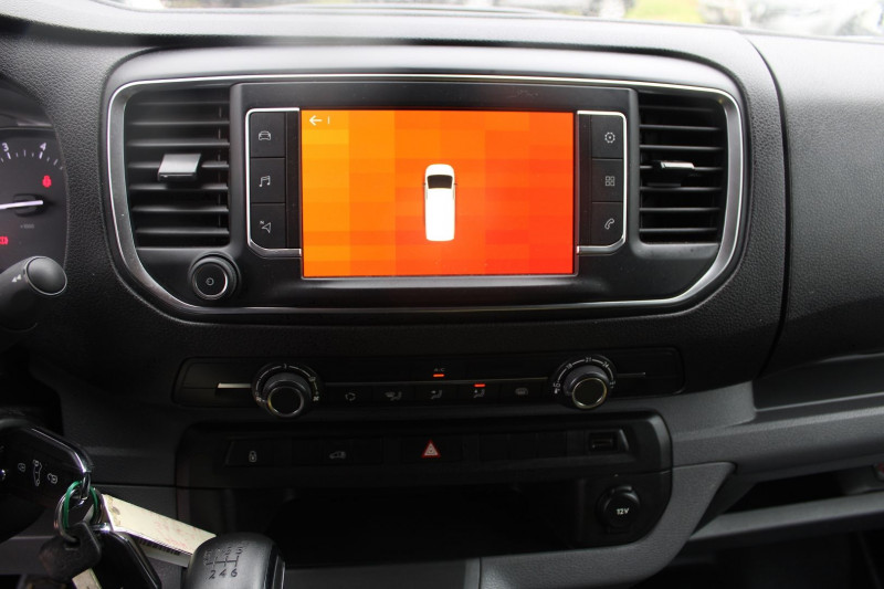 Photo 10 de l'offre de CITROEN JUMPY 4 AFFAIRE CLUB BLUE HDI 100 CV CLIM AUDIO USB PK HIVER RADAR BLUETOOTH RÃGULATEUR à 17800€ chez Bougel transactions
