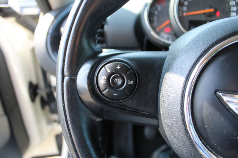 Photo 10 de l'offre de MINI CLUBMAN ONE CLIM GPS 3D DIESEL 115 CV AUDIO MP3 USB RE JA 16 RADAR BLUETOOTH RÃGULATEUR à 13500€ chez Bougel transactions