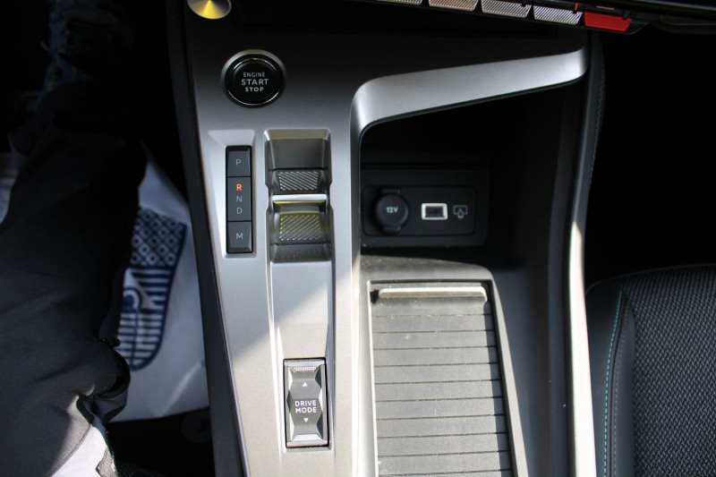 Photo 14 de l'offre de PEUGEOT 308 PHASE 4 ALLURE 130 CV BLUEHDI EAT8 BOITE AUTO CAMÃRA 180 JANTES 17 CUIR FULL LEDS GPS 3D à 24900€ chez Bougel transactions