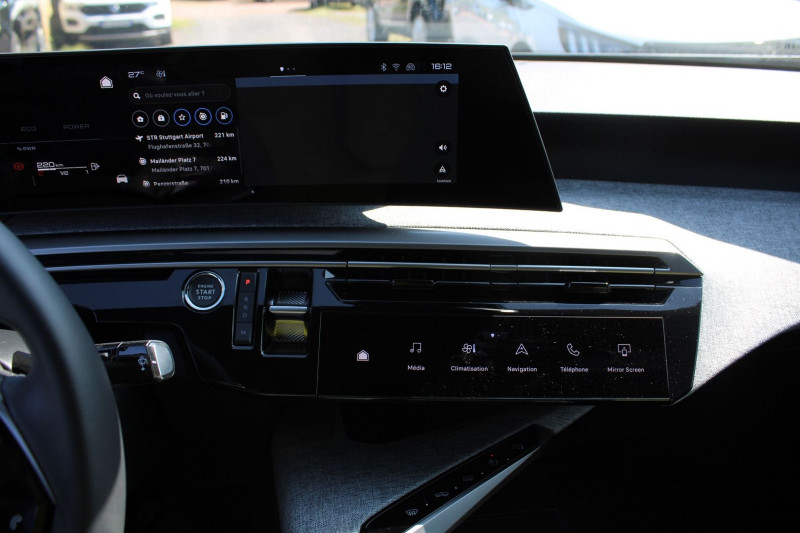 Photo 14 de l'offre de PEUGEOT 3008 PHASE 5 HYBRID 145 CV ALLURE EAT8 BOITE AUTO CAMÃRA 360 GPS 3D USB CUIR FULL LEDS  JA 19 à 31500€ chez Bougel transactions