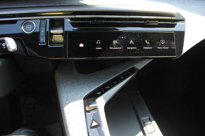 Photo 13 de l'offre de PEUGEOT 3008 PHASE 5 HYBRID 145 CV ALLURE EAT8 BOITE AUTO CAMÃRA 360 GPS 3D USB CUIR FULL LEDS  JA 19 à 31500€ chez Bougel transactions