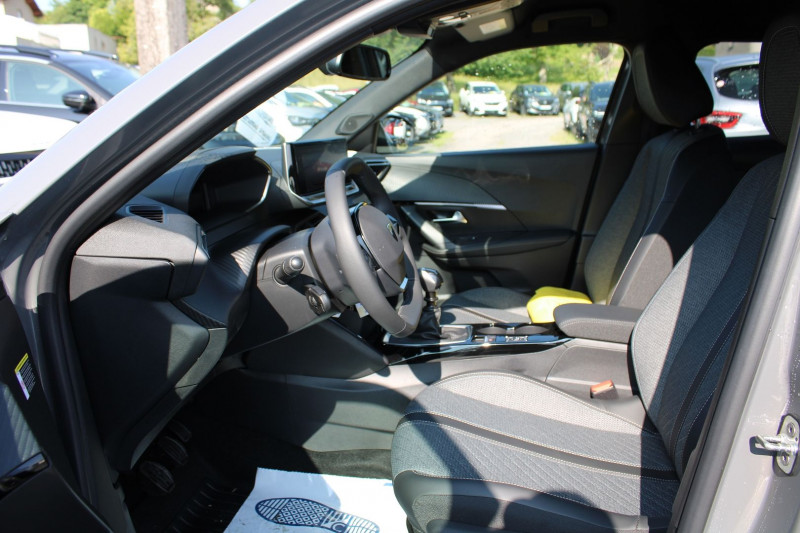 Photo 8 de l'offre de PEUGEOT 2008 PHASE 4 ALLURE 100 CV ESSENCE BOITE 6V CUIR CAMÃRA 180 GRAND GPS 3D MÃDIA USB FULL LEDS à 21900€ chez Bougel transactions