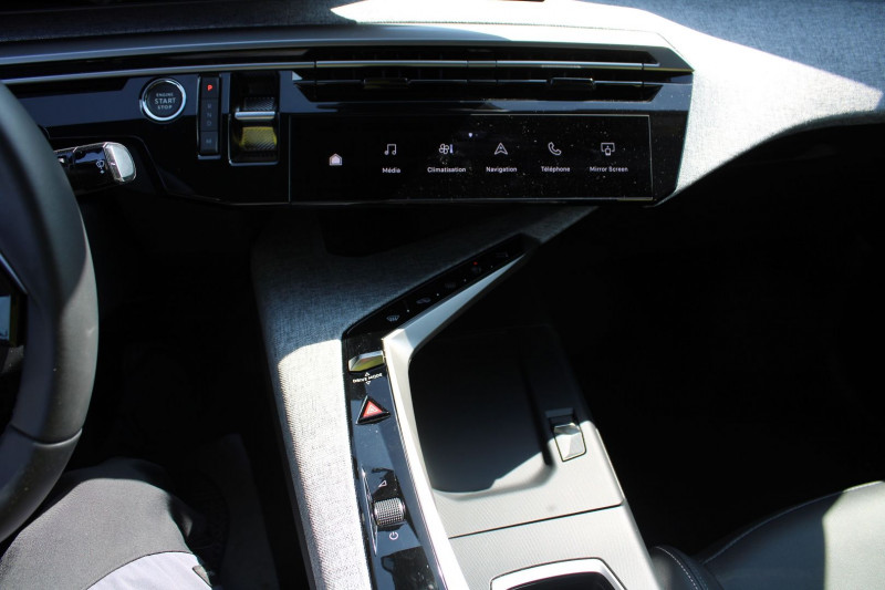 Photo 15 de l'offre de PEUGEOT 3008 PHASE 5 HYBRID 145 CV ALLURE EAT8 BOITE AUTO CAMÃRA 360 GPS 3D USB CUIR FULL LEDS  JA 19 à 31500€ chez Bougel transactions