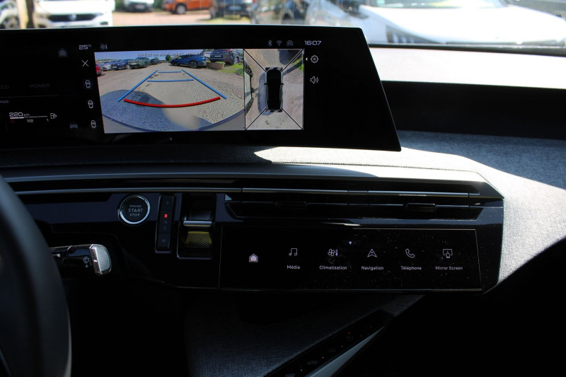 Photo 12 de l'offre de PEUGEOT 3008 PHASE 5 HYBRID 145 CV ALLURE EAT8 BOITE AUTO CAMÃRA 360 GPS 3D USB CUIR FULL LEDS  JA 19 à 31500€ chez Bougel transactions