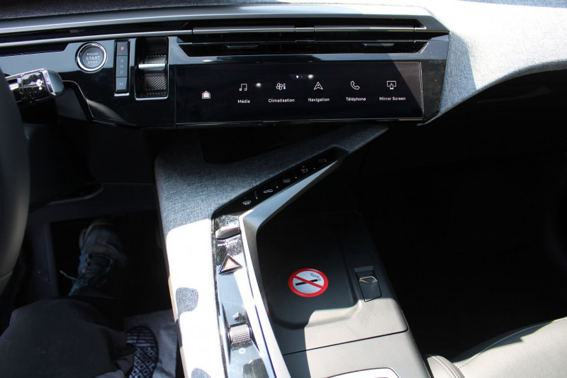 Photo 14 de l'offre de PEUGEOT 3008 PHASE 5 HYBRID 145 CV ALLURE EAT8 BOITE AUTO CAMÃRA 360 GPS 3D USB CUIR FULL LEDS  JA 19 à 31500€ chez Bougel transactions