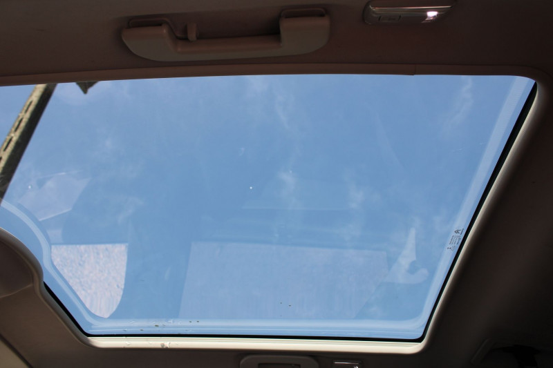 Photo 10 de l'offre de CITROEN C4 PICASSO II 2L BLUE HDI 150 CV GPS 3D CAMÃRA USB JA 17 STORES ATTELAGE TOIT PANO RÃGULATEUR à 12990€ chez Bougel transactions