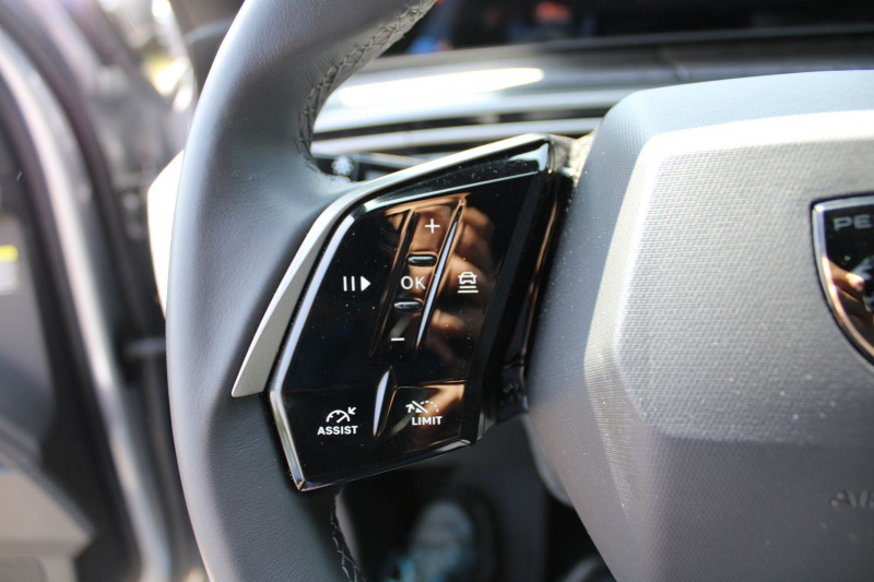 Photo 11 de l'offre de PEUGEOT 3008 PHASE 5 HYBRID 145 CV ALLURE EAT8 BOITE AUTO CAMÃRA 360 GPS 3D USB CUIR FULL LEDS  JA 19 à 31500€ chez Bougel transactions
