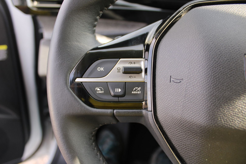 Photo 10 de l'offre de PEUGEOT 308 PHASE 4 ALLURE 130 CV BLUEHDI EAT8 BOITE AUTO CAMÃRA 180 JANTES 17 CUIR FULL LEDS GPS 3D à 24900€ chez Bougel transactions