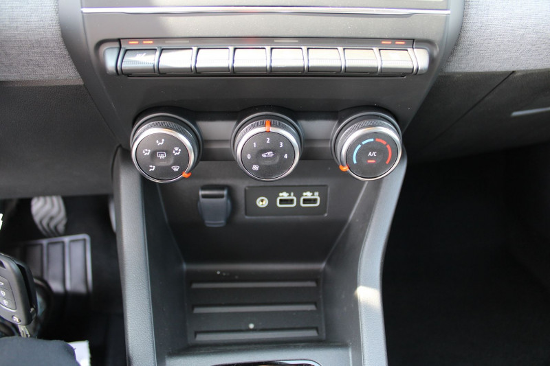 Photo 12 de l'offre de RENAULT CLIO VI EVOLUTION DIESEL BLUEDCI 100 CV BOITE 6V CAMÃRA USB GPS LINK MÃDIA FULL LEDS ABS à 20900€ chez Bougel transactions