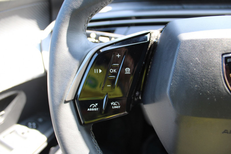 Photo 11 de l'offre de PEUGEOT 3008 PHASE 5 HYBRID 145 CV ALLURE EAT8 BOITE AUTO CAMÃRA 360 GPS 3D USB CUIR FULL LEDS  JA 19 à 31500€ chez Bougel transactions