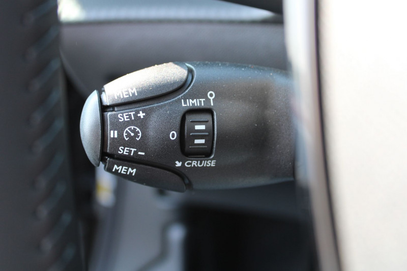 Photo 12 de l'offre de PEUGEOT 2008 PHASE 4 ALLURE 100 CV ESSENCE BOITE 6V CUIR CAMÃRA 180 GRAND GPS 3D MÃDIA USB FULL LEDS à 21900€ chez Bougel transactions