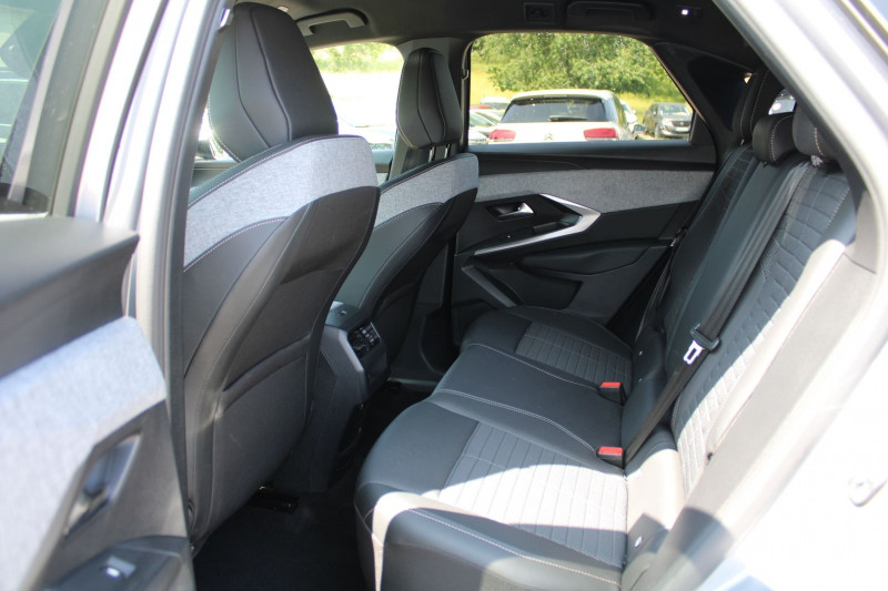 Photo 9 de l'offre de PEUGEOT 3008 PHASE 5 HYBRID 145 CV ALLURE EAT8 BOITE AUTO CAMÃRA 360 GPS 3D USB CUIR FULL LEDS  JA 19 à 31500€ chez Bougel transactions