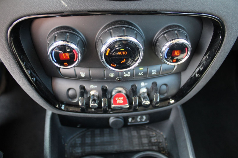 Photo 13 de l'offre de MINI CLUBMAN ONE CLIM GPS 3D DIESEL 115 CV AUDIO MP3 USB RE JA 16 RADAR BLUETOOTH RÃGULATEUR à 13500€ chez Bougel transactions