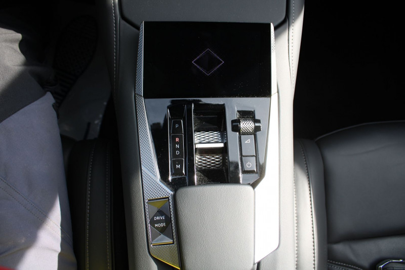 Photo 15 de l'offre de DS DS 4 III RIVOLI 1L5 BLUEHDI DIESEL 130 EAT8 BOITE AUTO CAMÃRA 360 FULL LEDS ABS JANTES 19 à 29990€ chez Bougel transactions