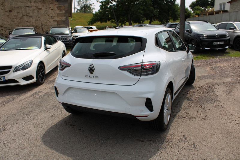 Photo 2 de l'offre de RENAULT CLIO VI EVOLUTION DIESEL BLUEDCI 100 CV BOITE 6V CAMÃRA USB GPS LINK MÃDIA FULL LEDS ABS à 20700€ chez Bougel transactions