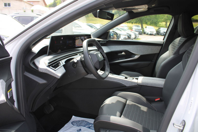 Photo 8 de l'offre de PEUGEOT 3008 PHASE 5 HYBRID 145 CV ALLURE EAT8 BOITE AUTO CAMÃRA 360 GPS 3D USB CUIR FULL LEDS  JA 19 à 31500€ chez Bougel transactions