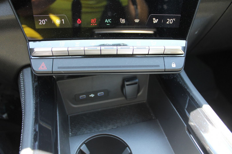 Photo 16 de l'offre de RENAULT AUSTRAL MILD HYBRID TECHNO 160 CV GPS 3D CAMÃRA USB JA 19 FULL LED I-COKPIT BOITE AUTO à 30500€ chez Bougel transactions