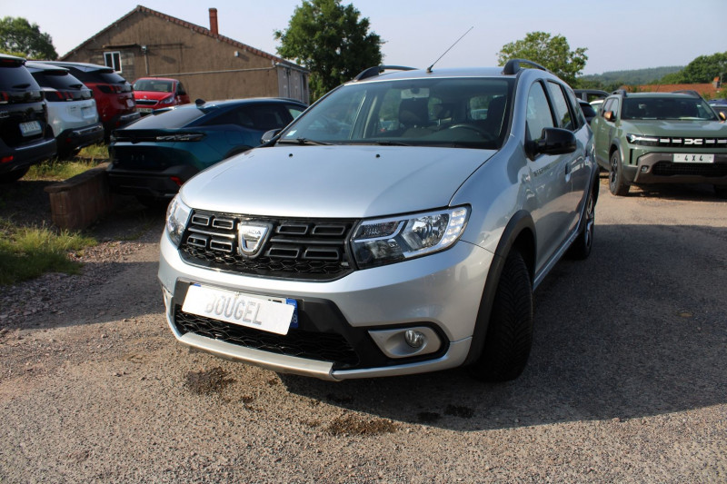 Photo 4 de l'offre de DACIA LOGAN MCV STEPWAY 1L5 BLUEDCI 95 CAMÃRA LEDS RÃGULATEUR BLUETOOTH GPS USB CLIM AUTO ABS à 12990€ chez Bougel transactions