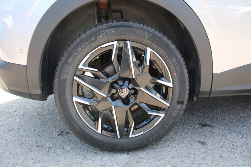 Photo 7 de l'offre de PEUGEOT 3008 PHASE 5 HYBRID 145 CV ALLURE EAT8 BOITE AUTO CAMÃRA 360 GPS 3D USB CUIR FULL LEDS  JA 19 à 31500€ chez Bougel transactions