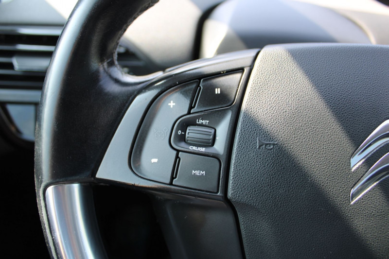 Photo 12 de l'offre de CITROEN C4 PICASSO II 2L BLUE HDI 150 CV GPS 3D CAMÃRA USB JA 17 STORES ATTELAGE TOIT PANO RÃGULATEUR à 12990€ chez Bougel transactions
