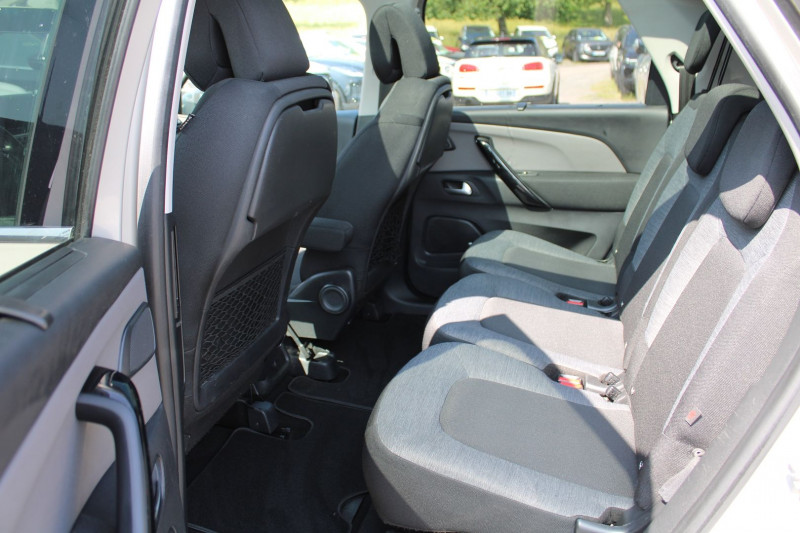 Photo 8 de l'offre de CITROEN C4 PICASSO II 2L BLUE HDI 150 CV GPS 3D CAMÃRA USB JA 17 STORES ATTELAGE TOIT PANO RÃGULATEUR à 12990€ chez Bougel transactions