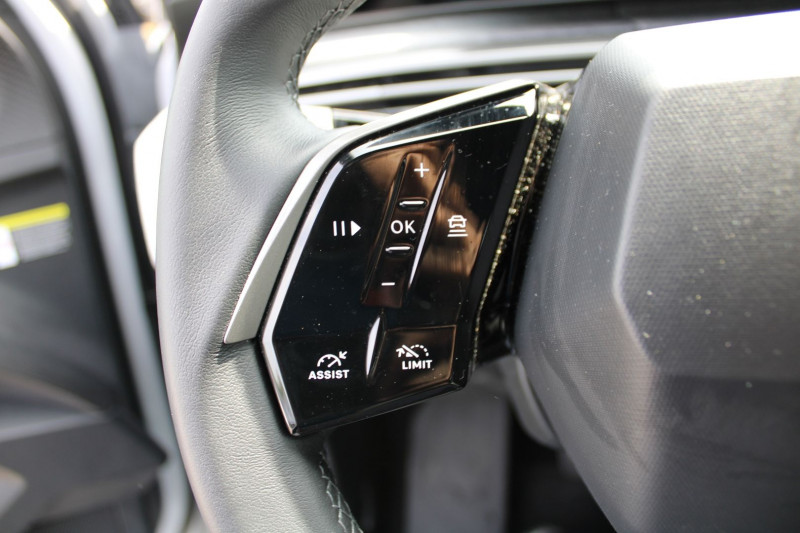 Photo 11 de l'offre de PEUGEOT 3008 PHASE 5 HYBRID 145 CV ALLURE EAT8 BOITE AUTO CAMÃRA 360 GPS 3D USB CUIR FULL LEDS  JA 19 à 31500€ chez Bougel transactions