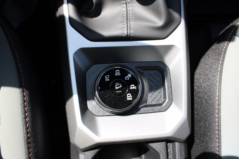 Photo 15 de l'offre de DACIA DUSTER VI EXTREME TCE 130 CV "4X4" GPS 3D I-COKPIT CAMÃRA 360Â° JA 18 FULL LED RÃGULATEUR à 28990€ chez Bougel transactions
