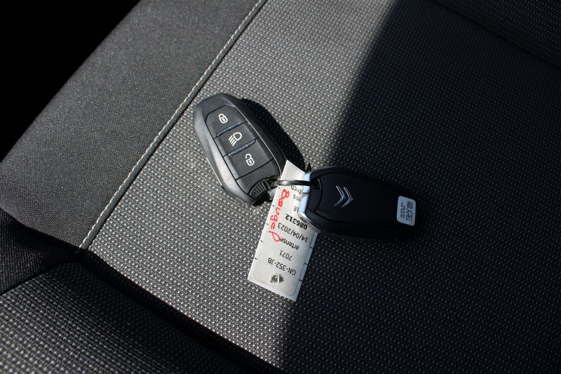 Photo 16 de l'offre de CITROEN C3 AIRCROSS II SHINE PACK 110 CV ESSENCE GPS 3D CAMÃRA JA 17 TOIT PANO USB FULL LED RÃGULATEUR à 17990€ chez Bougel transactions