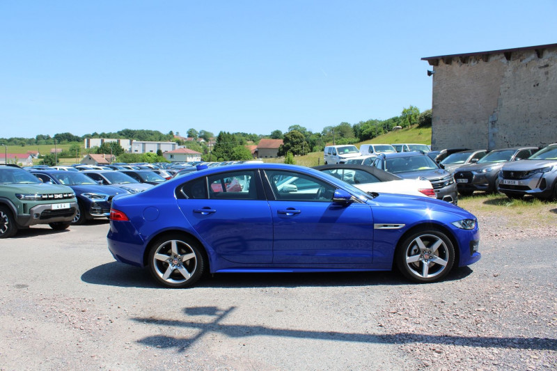 Photo 5 de l'offre de JAGUAR XE 2LD 180 CV R-SPORT BOITE AUTO 8 VITESSES GPS COULEUR MÃDIA USB CUIR TURBO DIESEL à 16990€ chez Bougel transactions