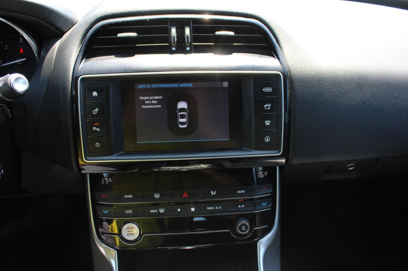 Photo 13 de l'offre de JAGUAR XE 2LD 180 CV R-SPORT BOITE AUTO 8 VITESSES GPS COULEUR MÃDIA USB CUIR TURBO DIESEL à 16990€ chez Bougel transactions