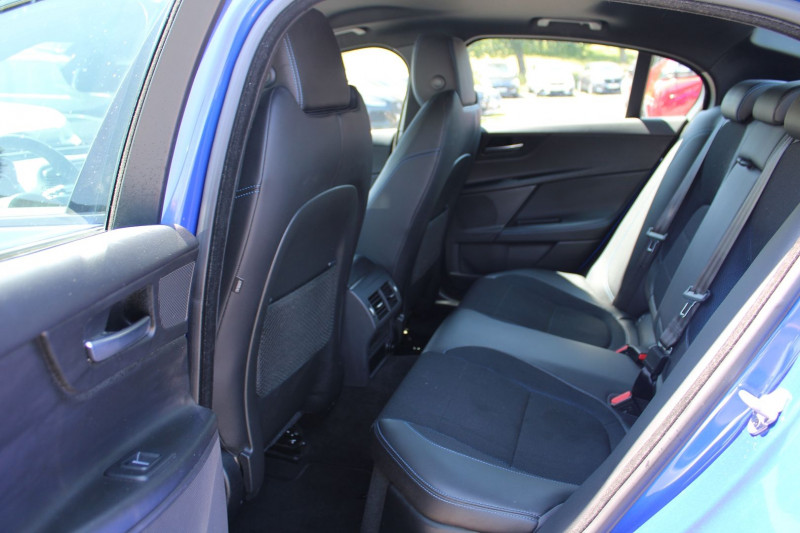 Photo 9 de l'offre de JAGUAR XE 2LD 180 CV R-SPORT BOITE AUTO 8 VITESSES GPS COULEUR MÃDIA USB CUIR TURBO DIESEL à 16990€ chez Bougel transactions