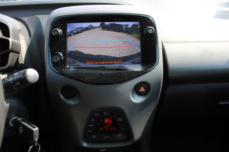 Photo 12 de l'offre de TOYOTA AYGO 1.0 VVT-I 72CH X-LOOK 5P MY21 à 11990€ chez Bougel transactions