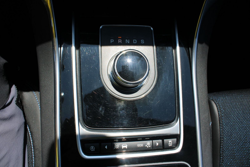 Photo 14 de l'offre de JAGUAR XE 2LD 180 CV R-SPORT BOITE AUTO 8 VITESSES GPS COULEUR MÃDIA USB CUIR TURBO DIESEL à 16990€ chez Bougel transactions