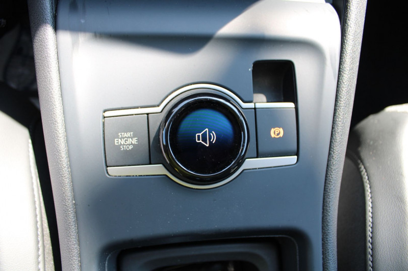 Photo 18 de l'offre de VOLKSWAGEN TIGUAN 5 LIFE + 2L TDI 150 CV GPS 3D CAMÃRA USB JA 18 ATTELAGE I-COKPIT BOITE AUTO DSG-7 à 37990€ chez Bougel transactions