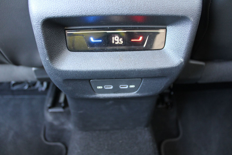 Photo 10 de l'offre de VOLKSWAGEN TIGUAN 5 LIFE + 2L TDI 150 CV GPS 3D CAMÃRA USB JA 18 ATTELAGE I-COKPIT BOITE AUTO DSG-7 à 37990€ chez Bougel transactions