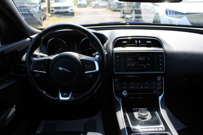 Photo 10 de l'offre de JAGUAR XE 2LD 180 CV R-SPORT BOITE AUTO 8 VITESSES GPS COULEUR MÃDIA USB CUIR TURBO DIESEL à 16990€ chez Bougel transactions