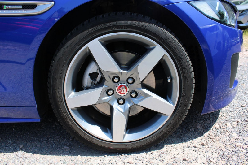 Photo 7 de l'offre de JAGUAR XE 2LD 180 CV R-SPORT BOITE AUTO 8 VITESSES GPS COULEUR MÃDIA USB CUIR TURBO DIESEL à 16990€ chez Bougel transactions