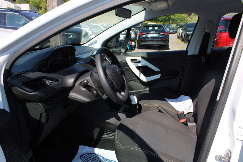 Photo 7 de l'offre de PEUGEOT 208 II LIKE 70 CV ESSENCE CLIM AUDIO MP3 VT RÃGULATEUR BLUETOOTH KIT DISTRIBUTION NEUF à 7500€ chez Bougel transactions