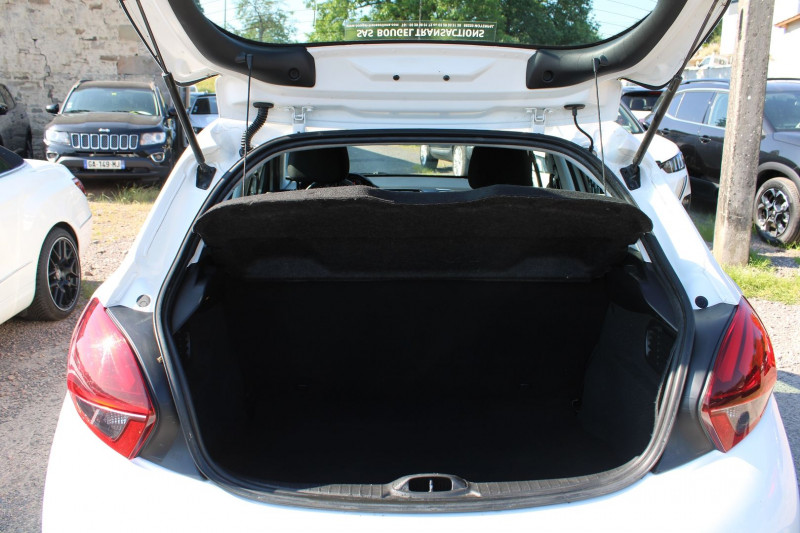 Photo 6 de l'offre de PEUGEOT 208 II LIKE 70 CV ESSENCE CLIM AUDIO MP3 VT RÃGULATEUR BLUETOOTH KIT DISTRIBUTION NEUF à 7500€ chez Bougel transactions