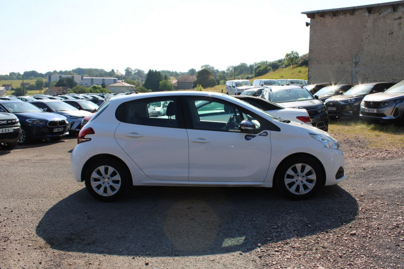 Photo 5 de l'offre de PEUGEOT 208 II LIKE 70 CV ESSENCE CLIM AUDIO MP3 VT RÃGULATEUR BLUETOOTH KIT DISTRIBUTION NEUF à 7500€ chez Bougel transactions